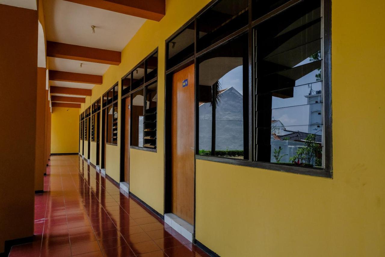 Oyo 1342 Uniga Malang Family Residence Exterior foto