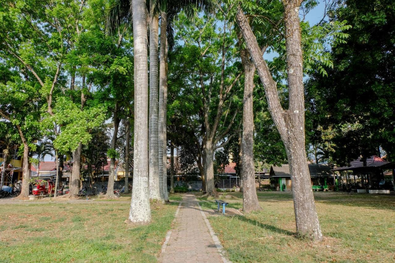 Oyo 1342 Uniga Malang Family Residence Exterior foto