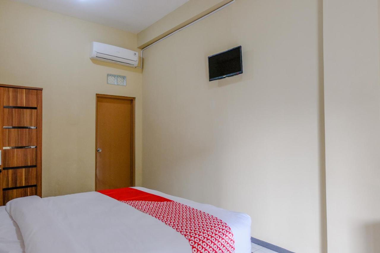 Oyo 1342 Uniga Malang Family Residence Exterior foto